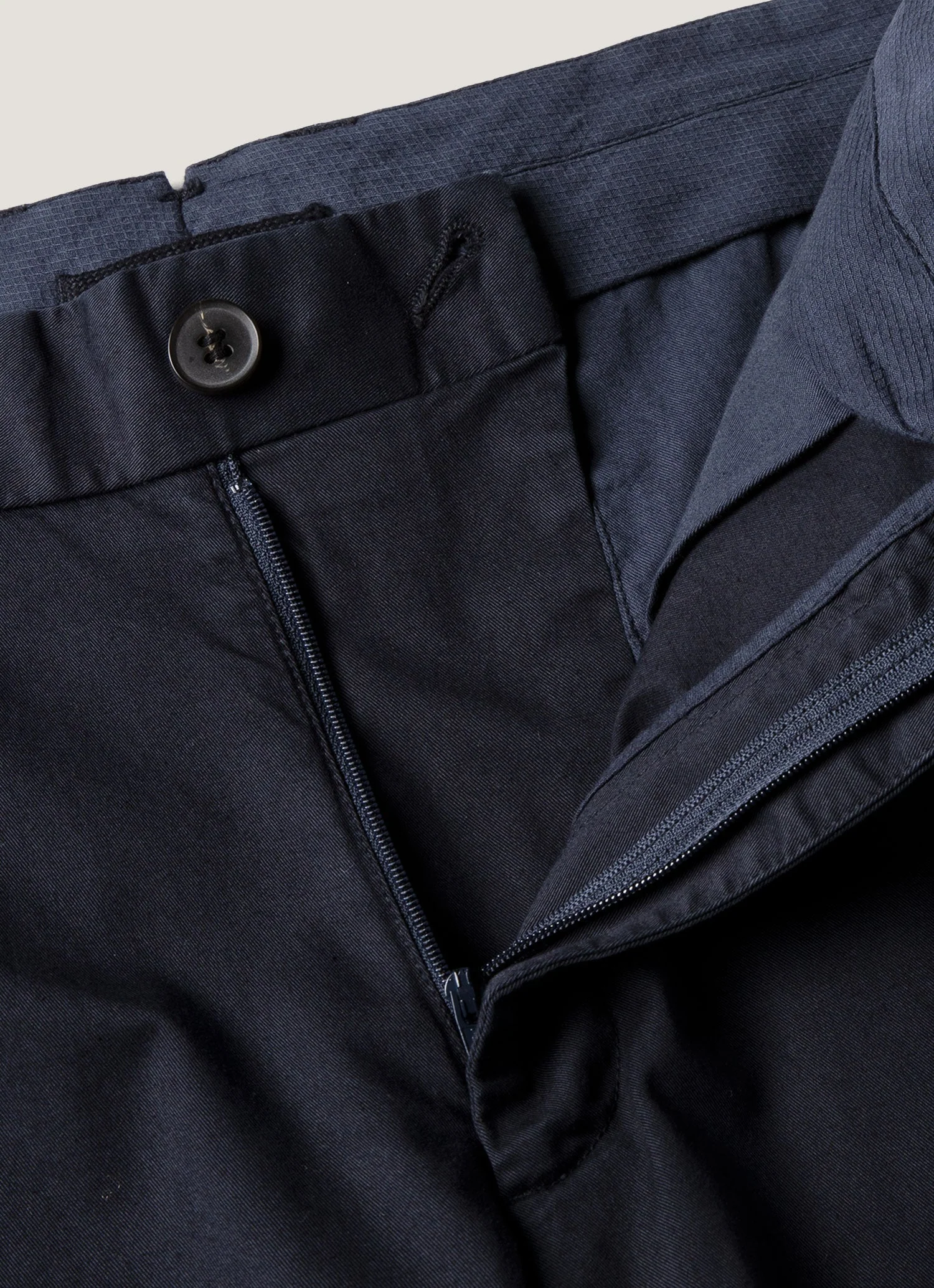 Men's Chino Shorts in Navy - Image 4