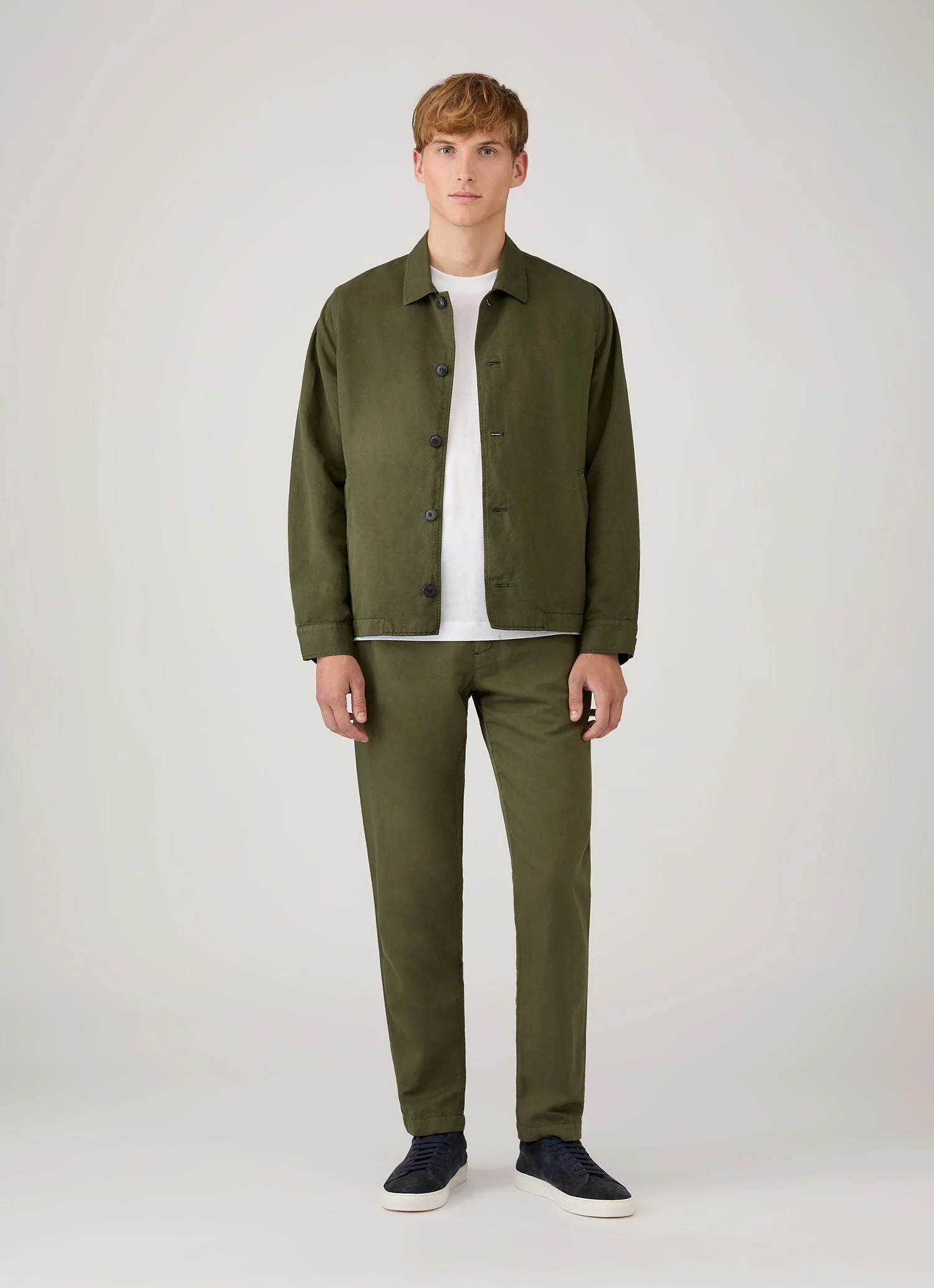 Men's Cotton Linen Trouser in Deep Olive - Image 3