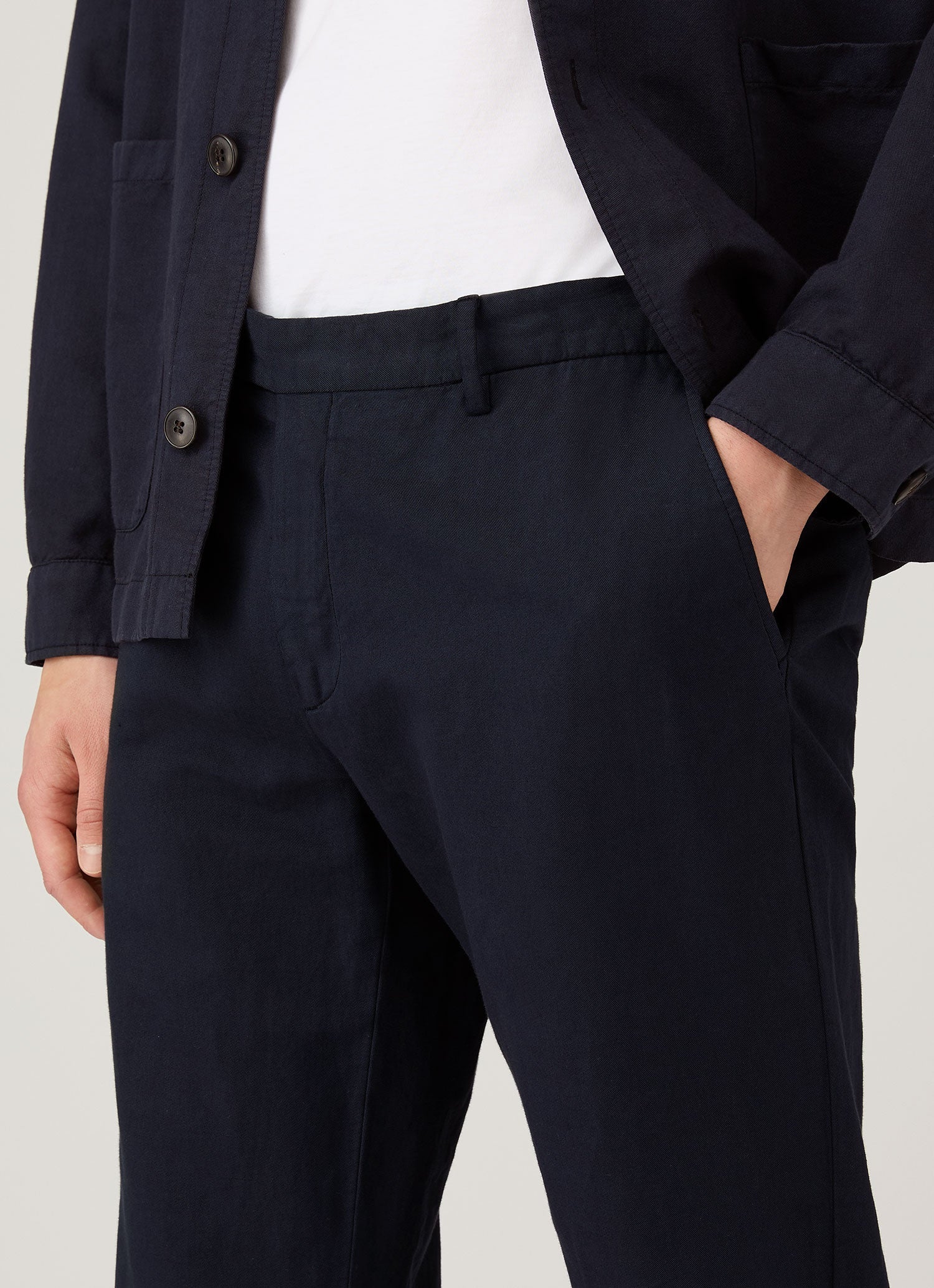 Men's Cotton Linen Trouser in Navy - Image 6
