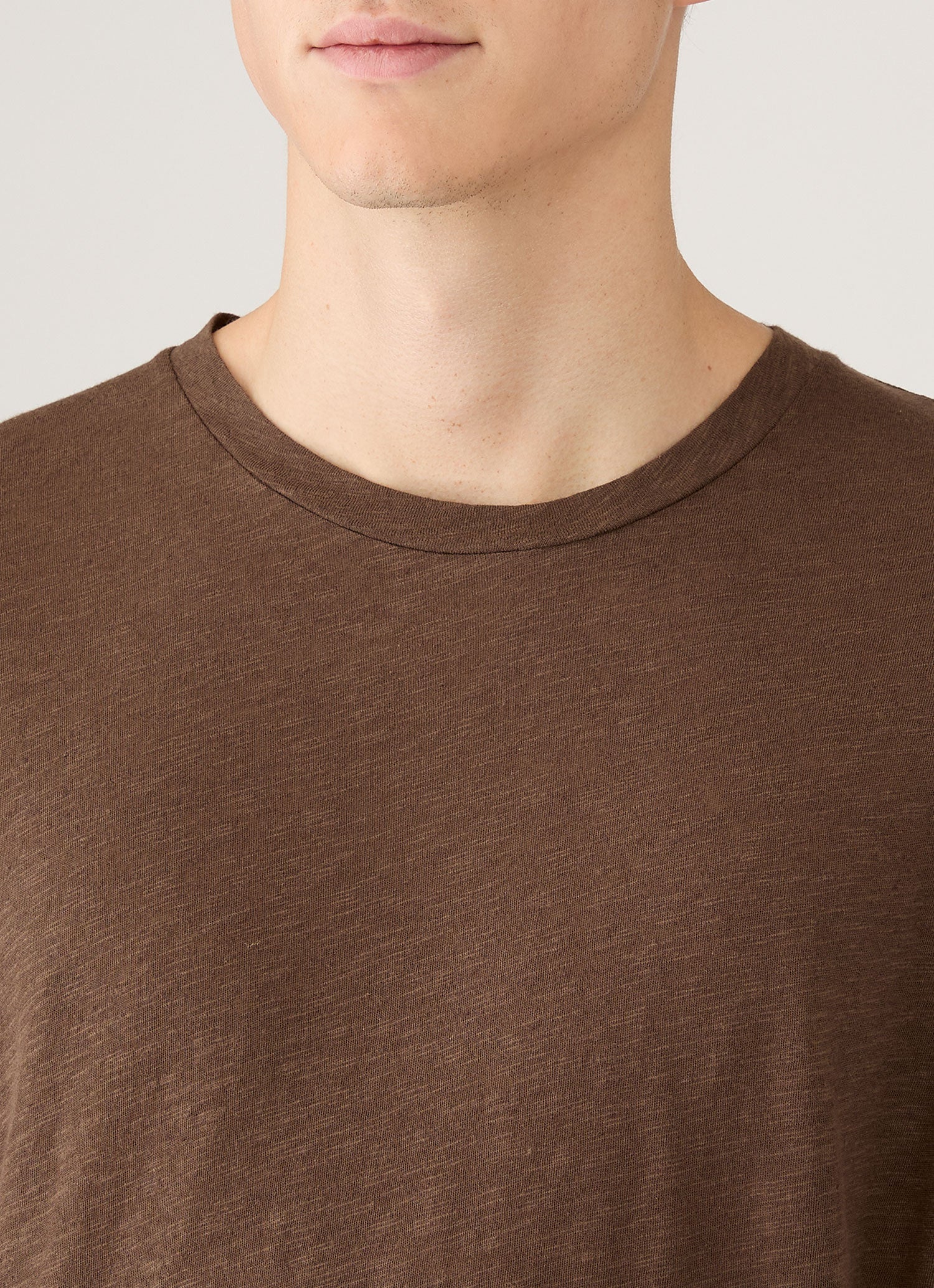 Men's Cotton Linen T-shirt in Dark Walnut - Image 6