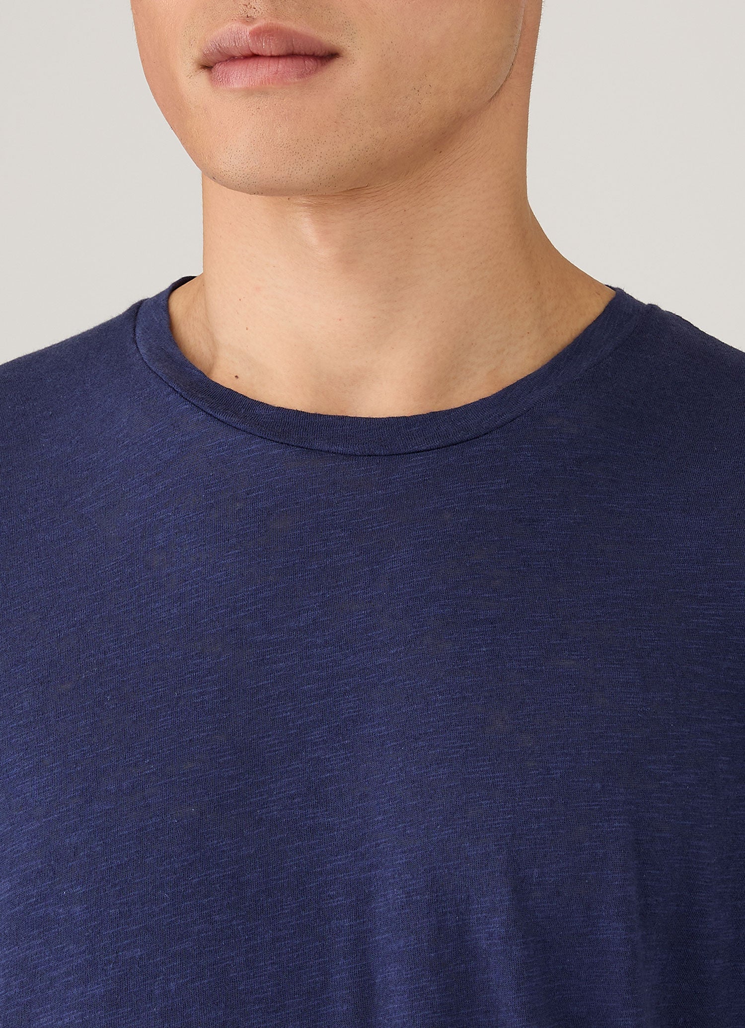 Men's Cotton Linen T-shirt in Ink Blue - Image 6