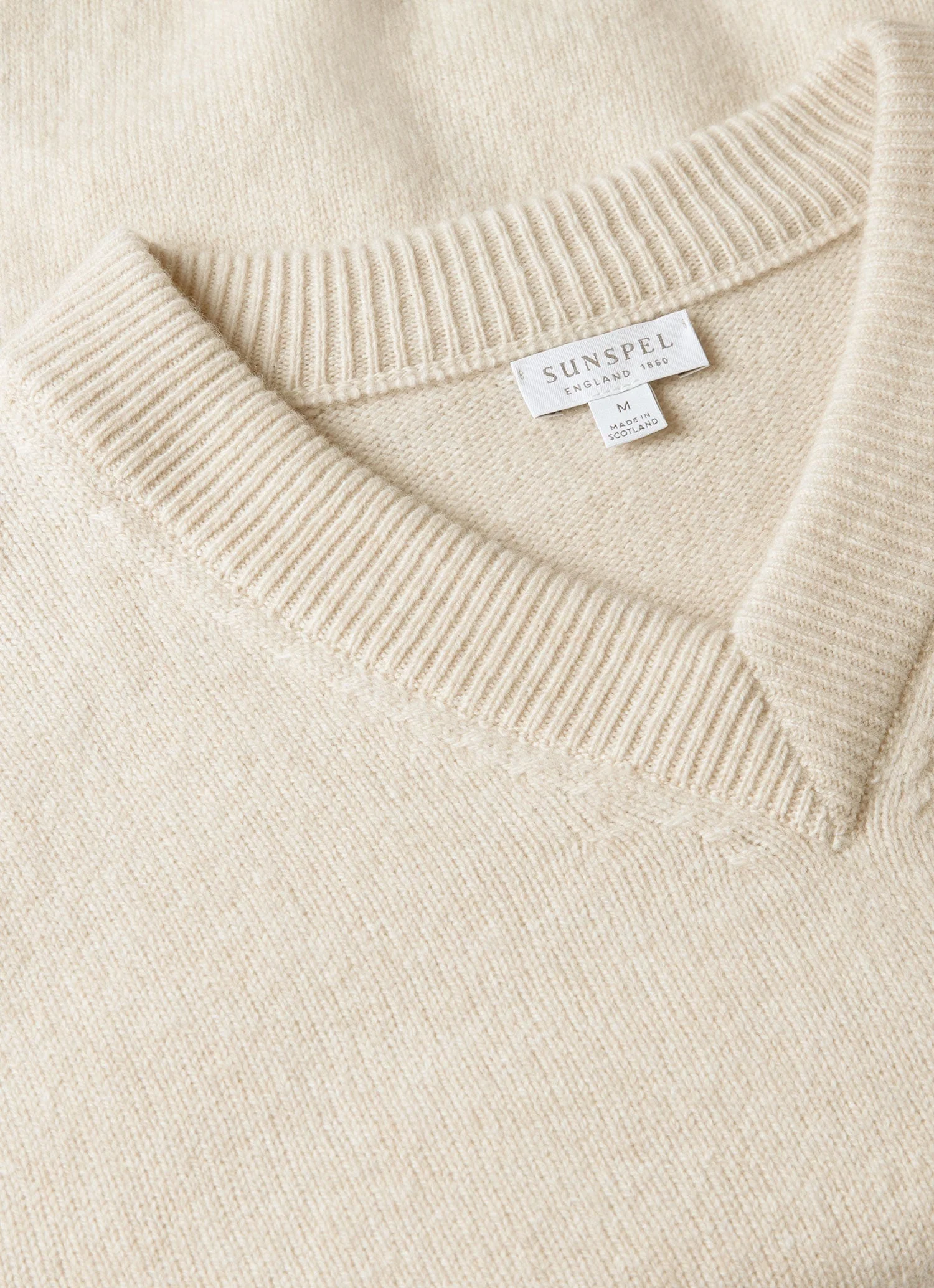 Men's Lambswool V-neck Jumper in Oatmeal Melange - Image 4