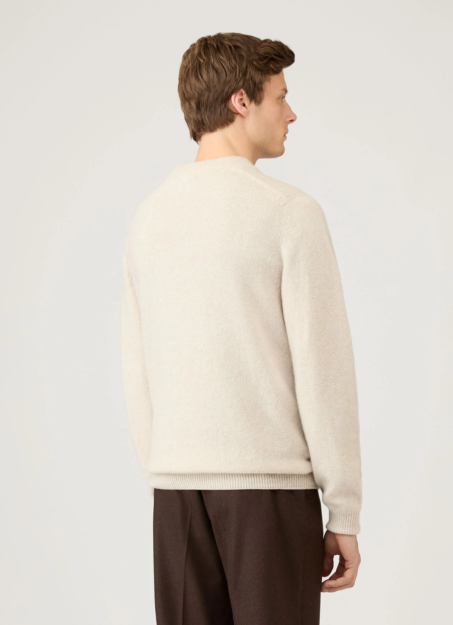 Men's Lambswool V-neck Jumper in Oatmeal Melange - Image 5