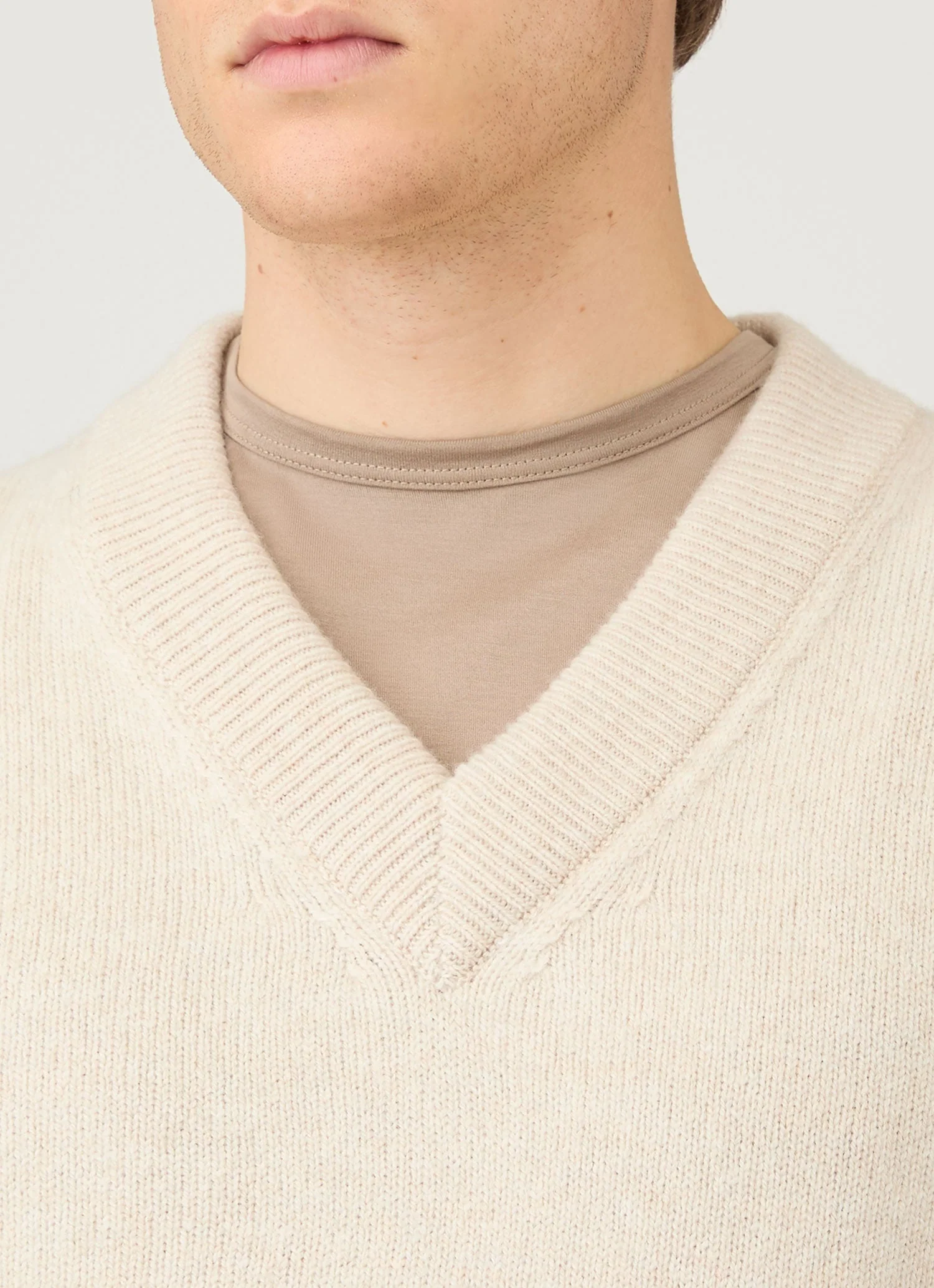 Men's Lambswool V-neck Jumper in Oatmeal Melange - Image 6