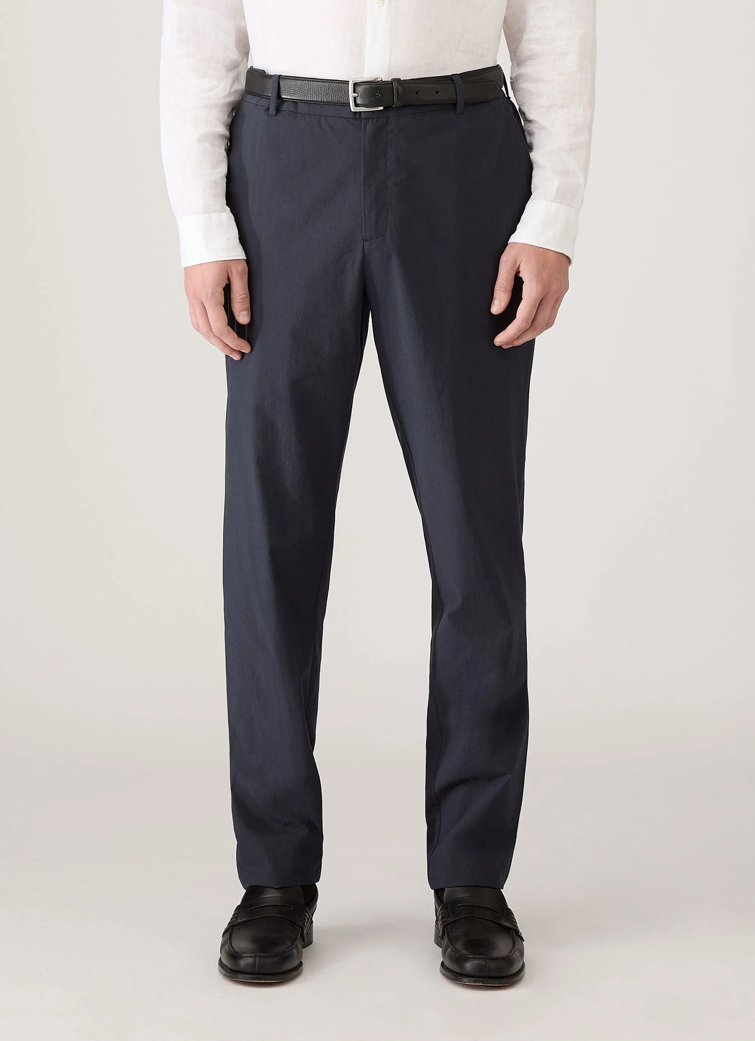 Men's Lightweight Cotton Poplin Trouser in Navy - Image 2