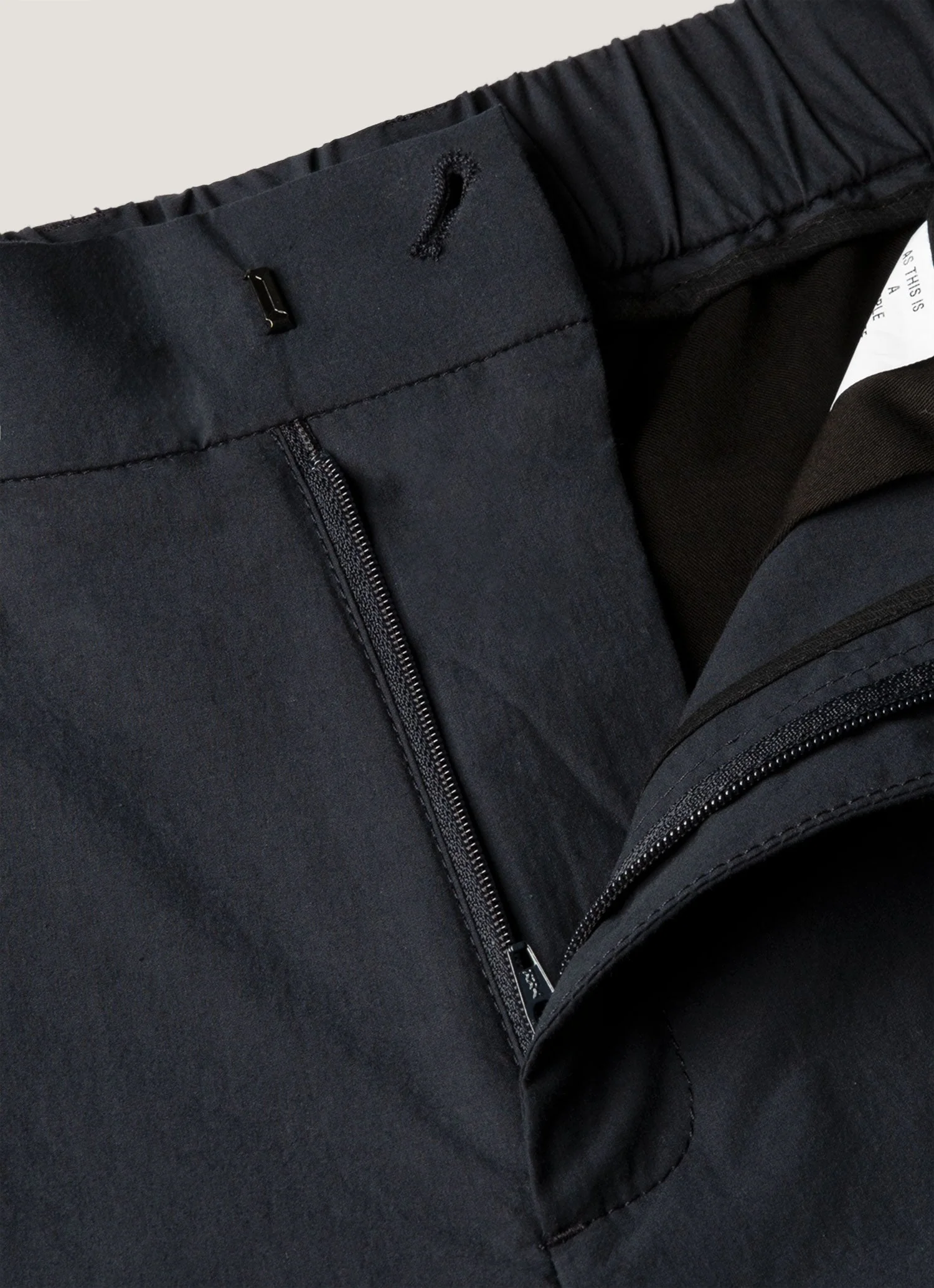 Men's Lightweight Cotton Poplin Trouser in Navy - Image 4