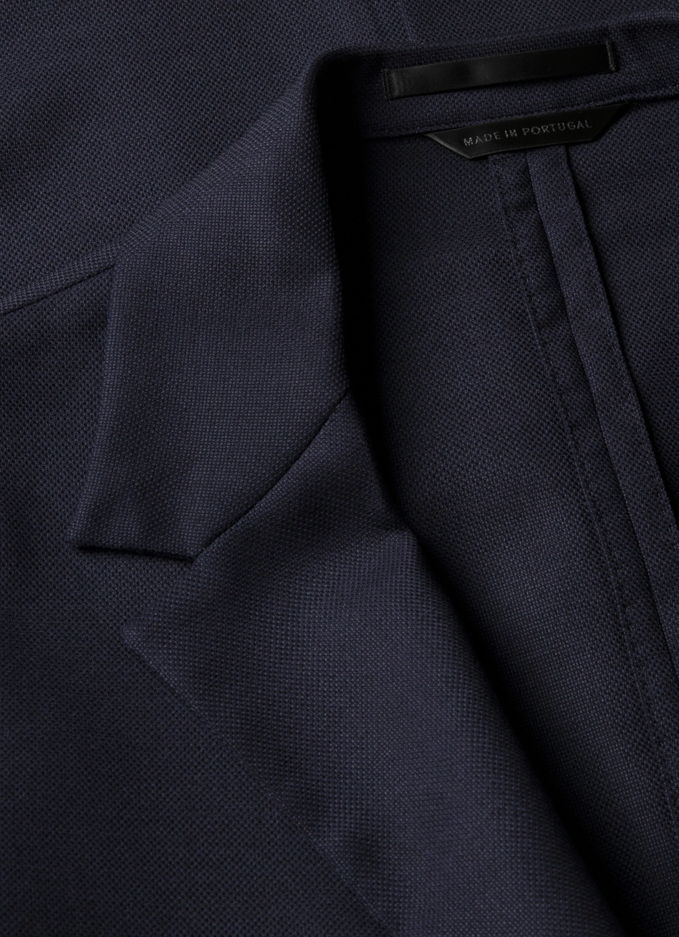 Men's Lightweight Travel Wool Blazer in Navy - Image 4