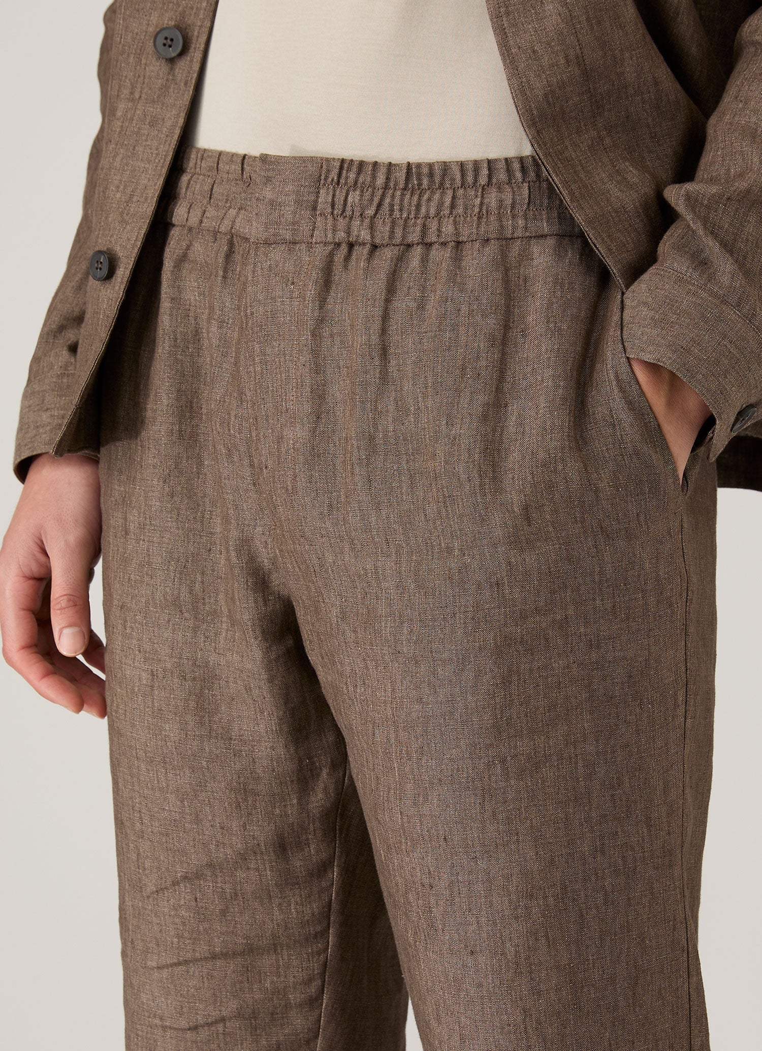 Men's Linen Drawstring Trouser in Dark Walnut - Image 6