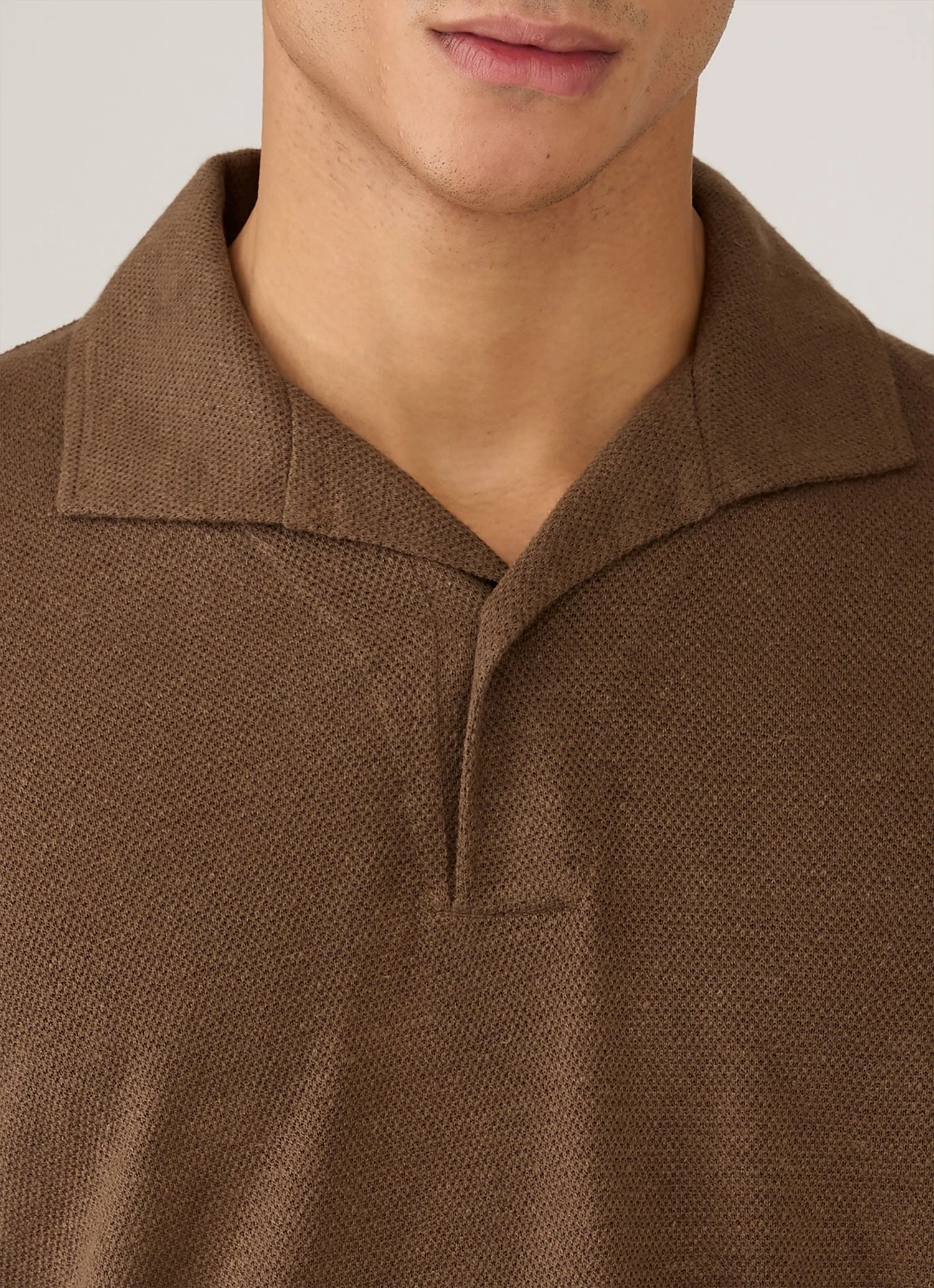 Men's Linen Piqué Polo Shirt in Dark Walnut - Image 6
