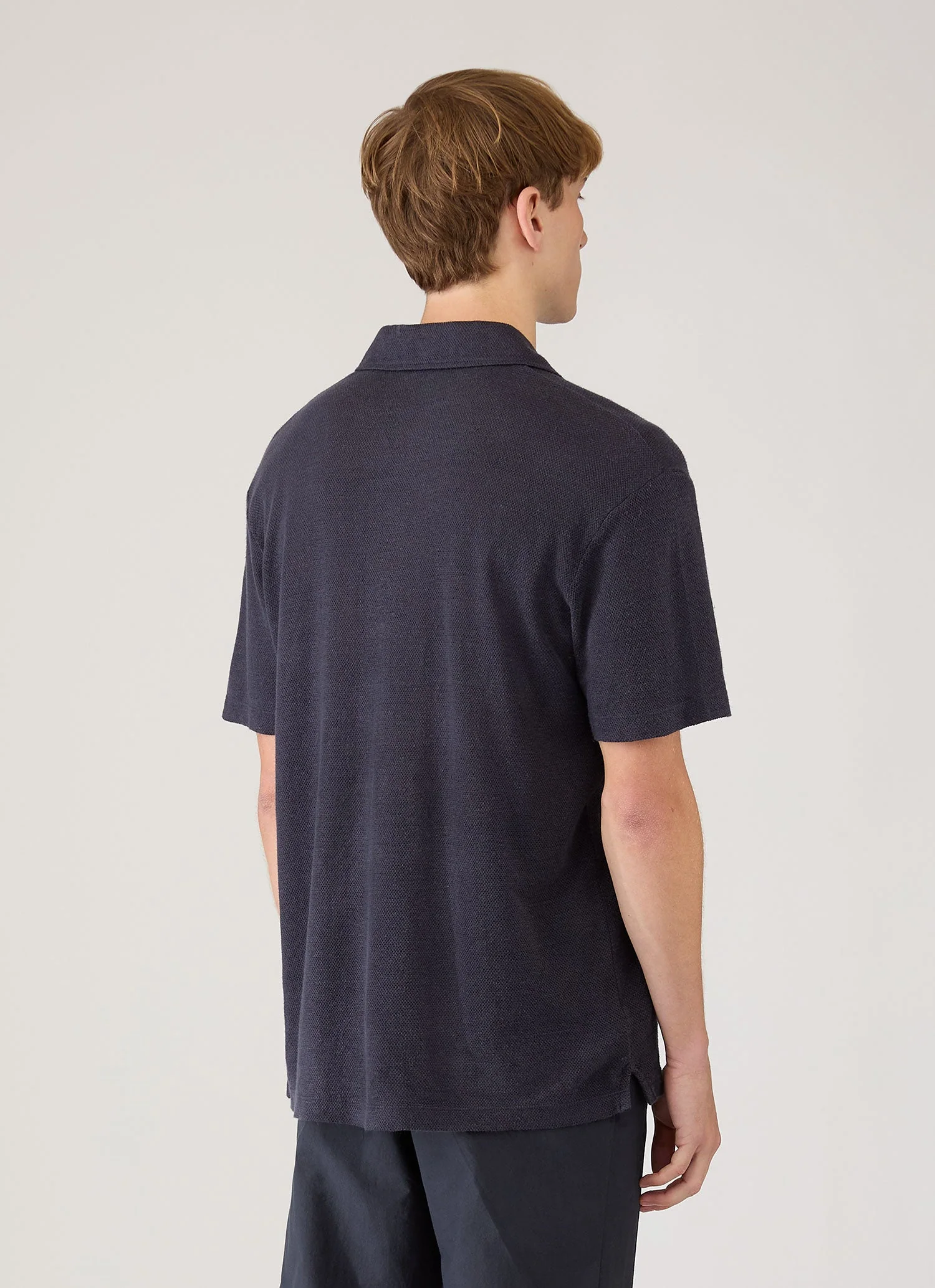 Men's Linen Piqué Polo Shirt in Navy - Image 5