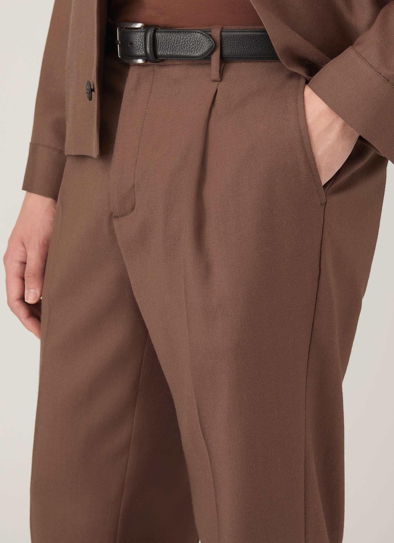Men's Pleated Wool Twill Trouser in Light Brown - Image 6