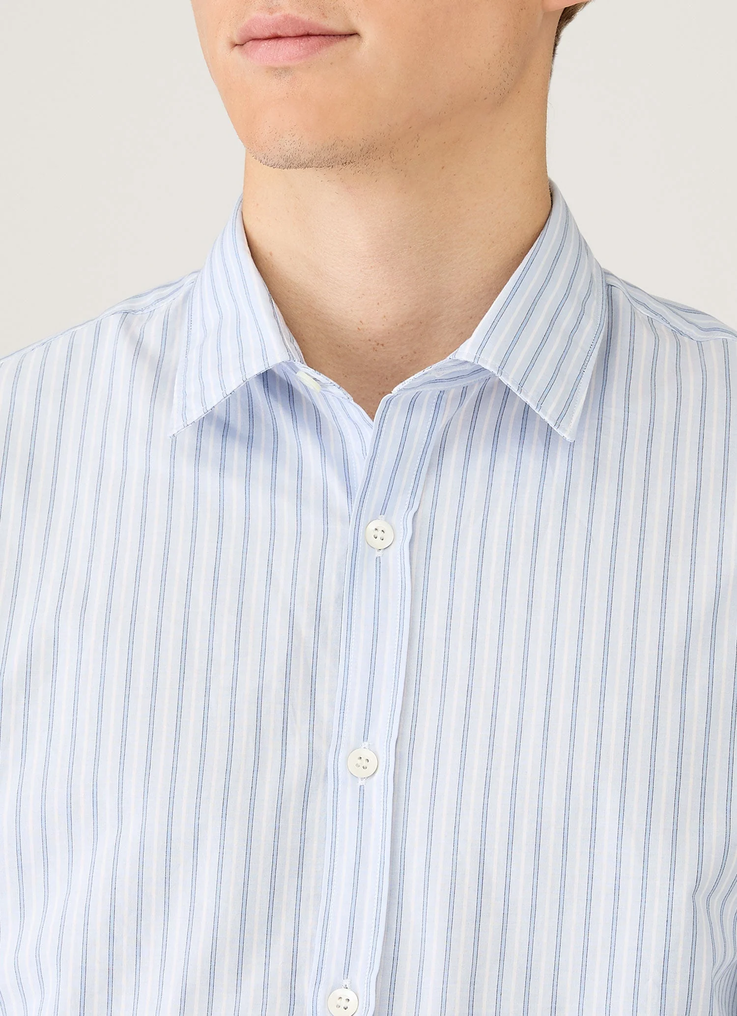 Men's Poplin Shirt in Sky Blue/White/Navy - Image 6