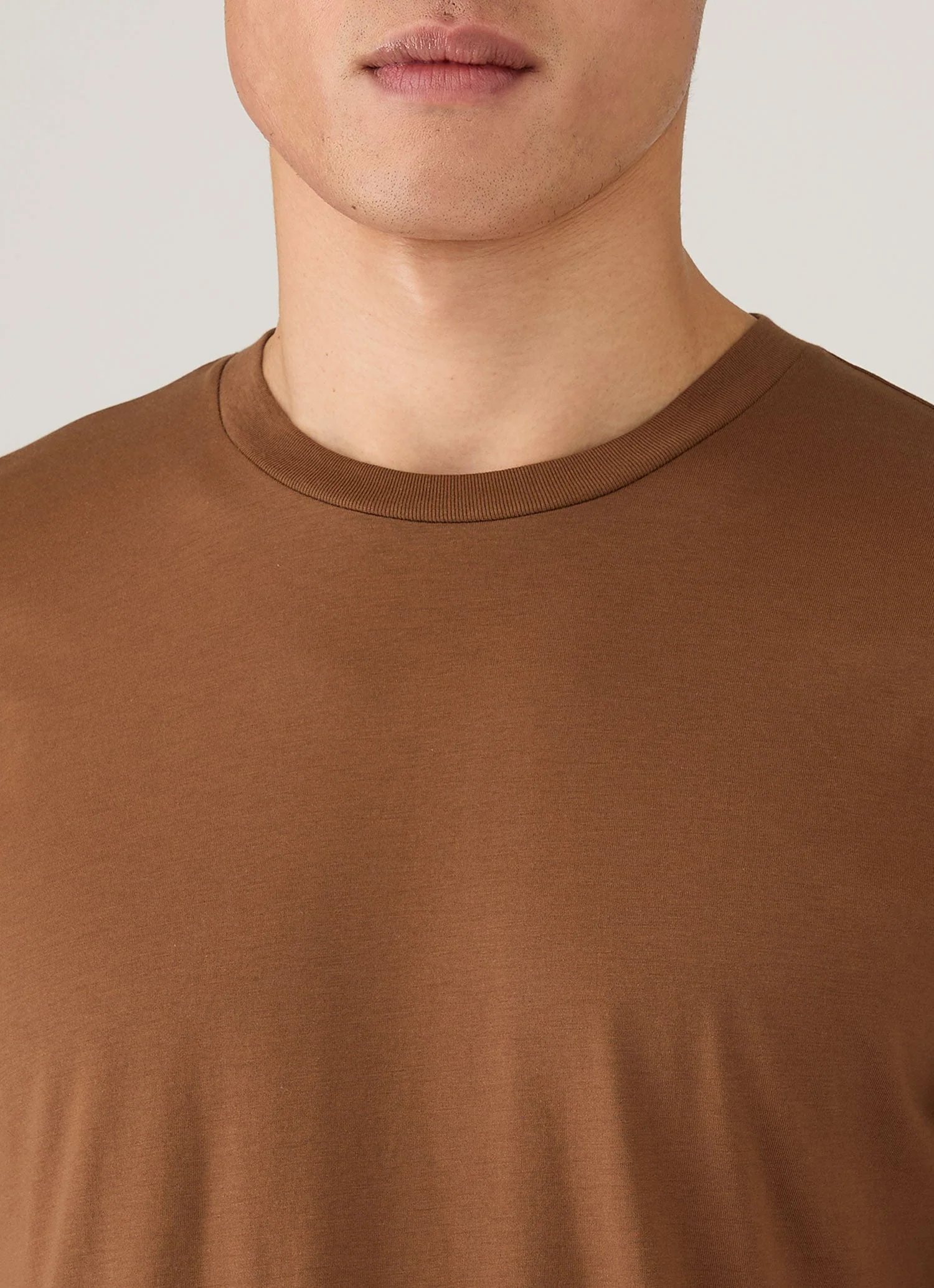 Men's Riviera Midweight T-shirt in Bronze - Image 6