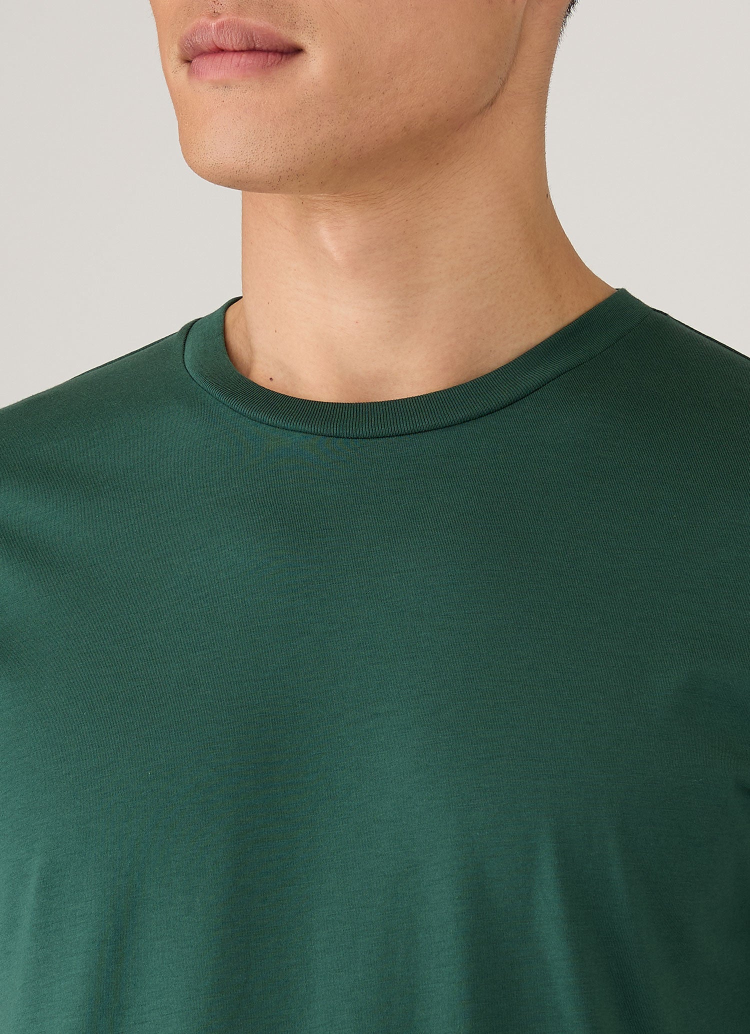 Men's Riviera Midweight T-shirt in Forest - Image 6