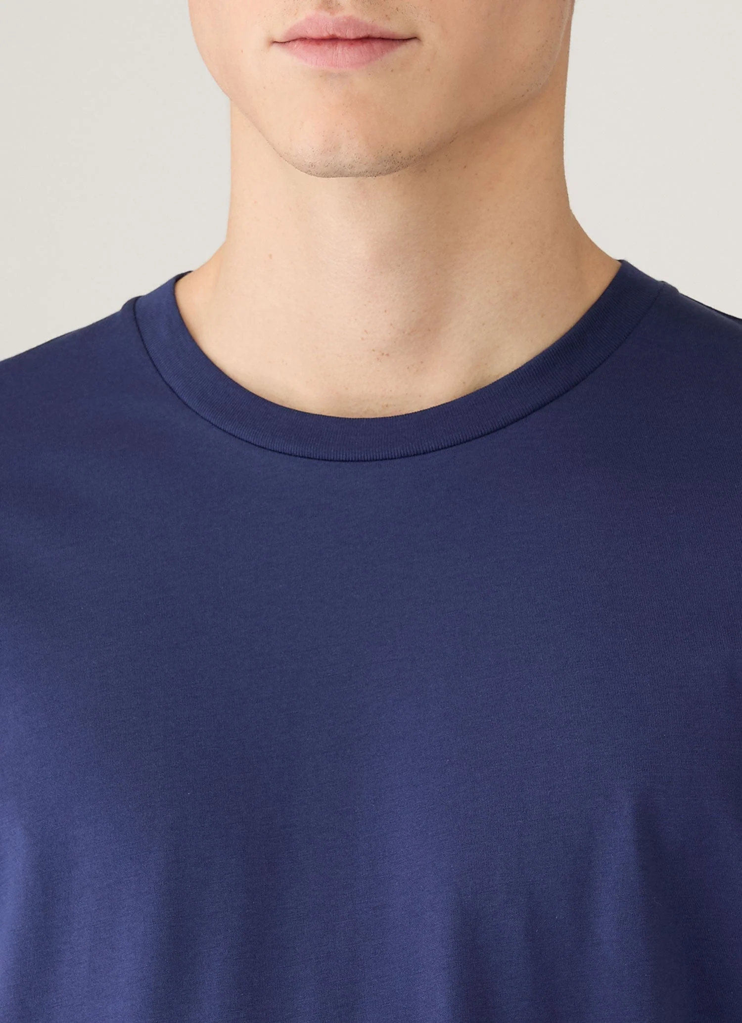 Men's Riviera Midweight T-shirt in Ink Blue - Image 6