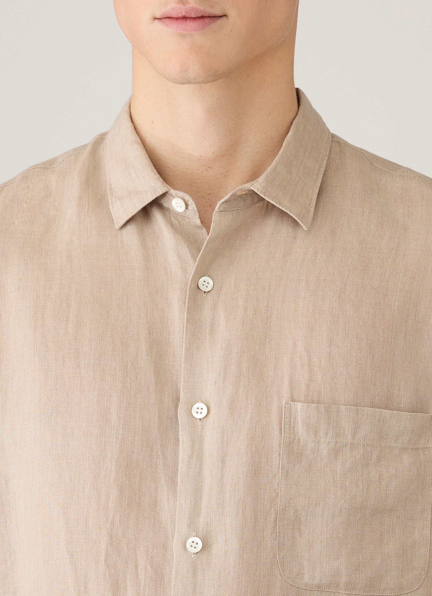 Men's Short Sleeve Linen Shirt in Hazelwood - Image 6