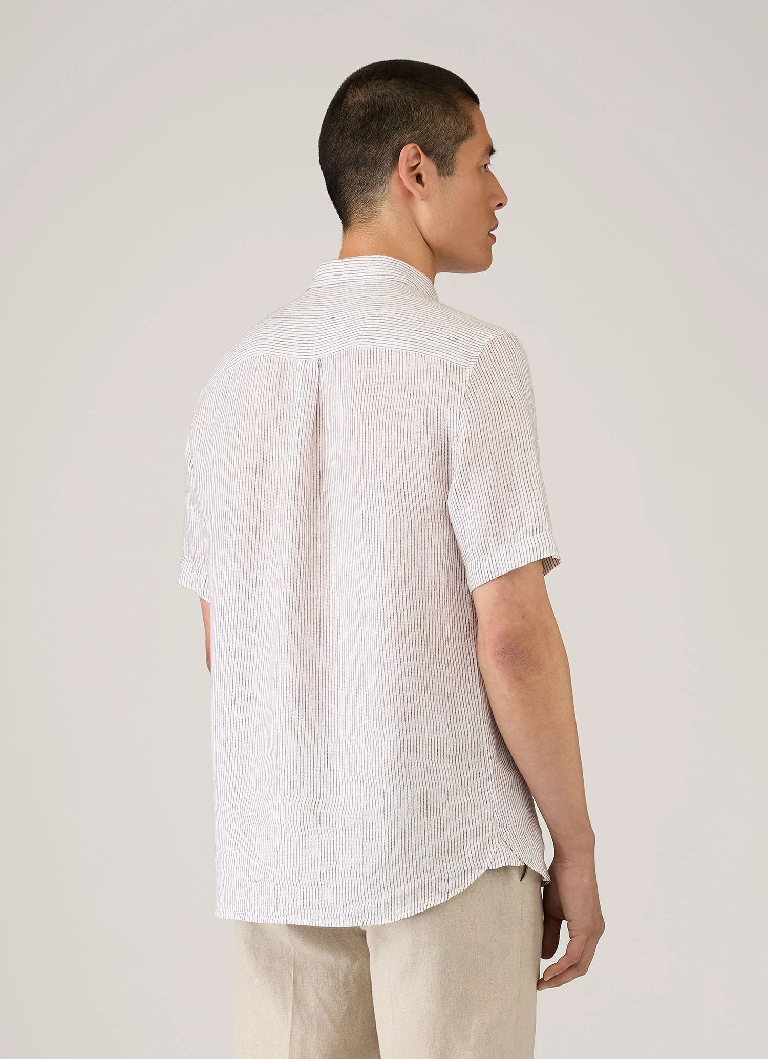 Men's Short Sleeve Linen Shirt in White/Dark Chocolate - Image 5
