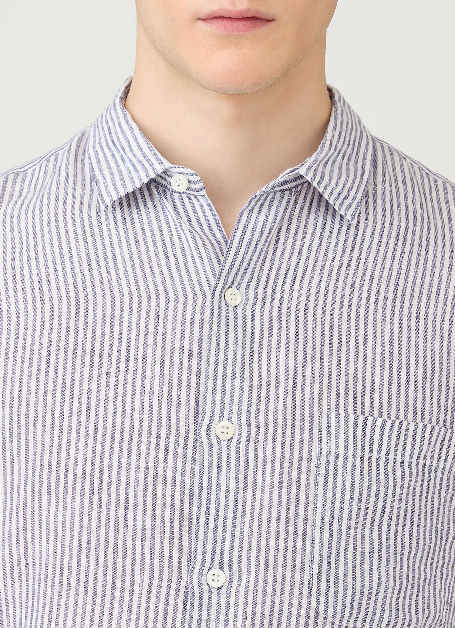 Men's Short Sleeve Linen Shirt in White/Navy - Image 6