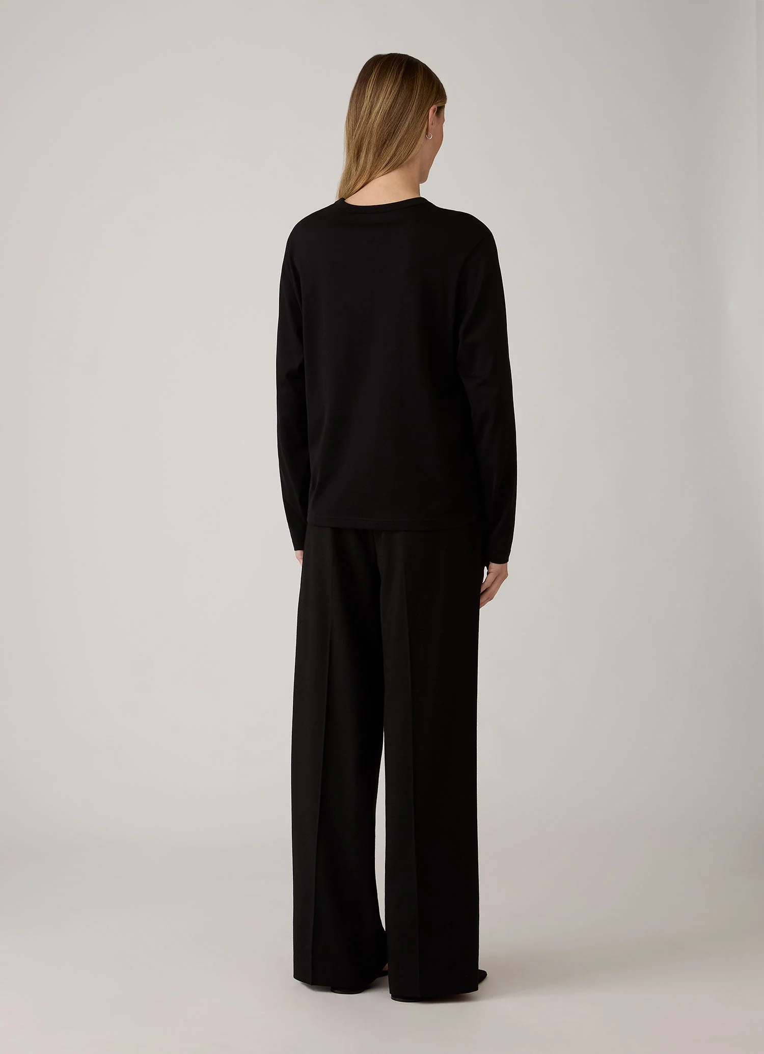 Women's Long Sleeve Everyday T-shirt in Black - Image 3