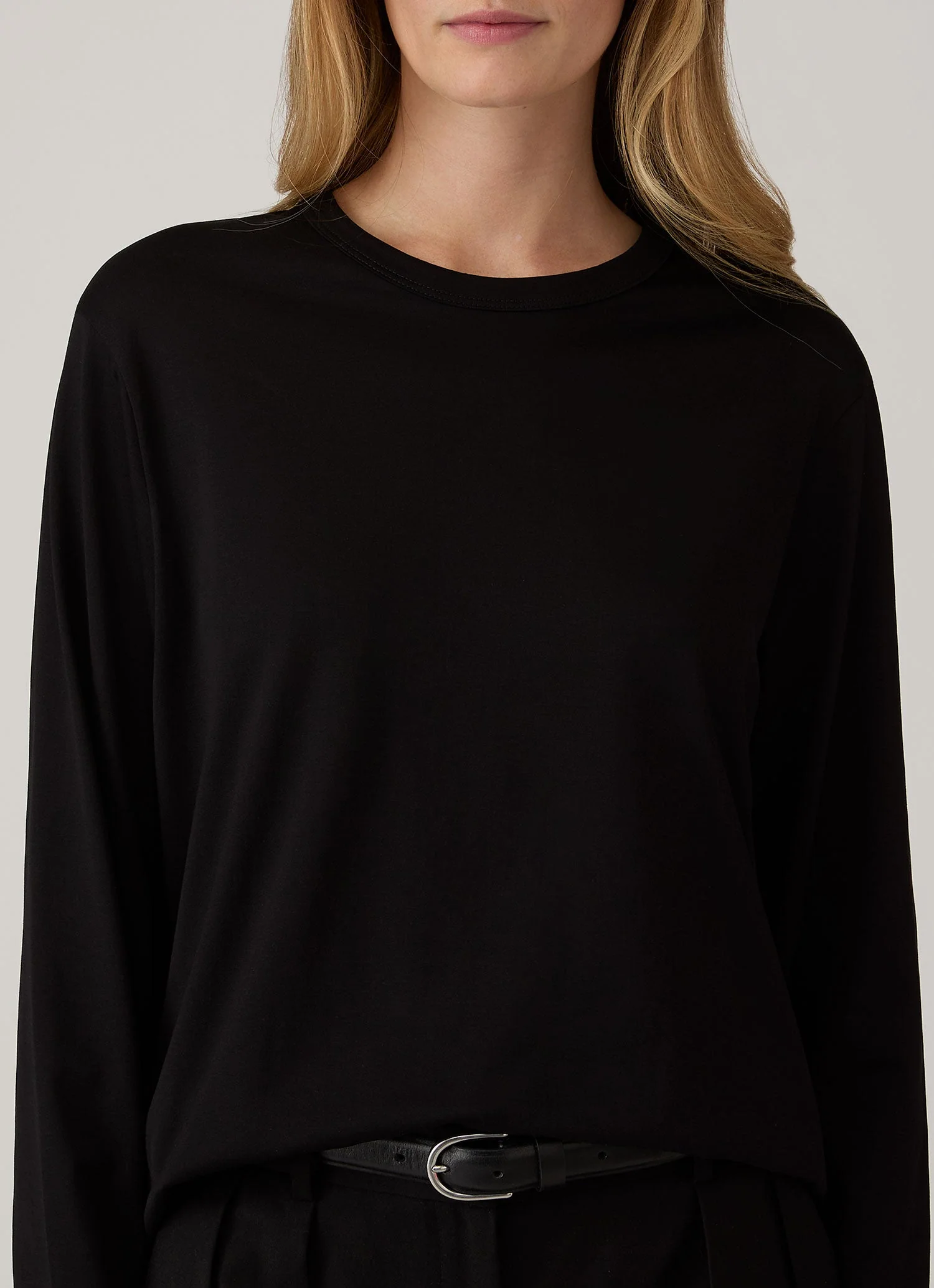 Women's Long Sleeve Everyday T-shirt in Black - Image 4